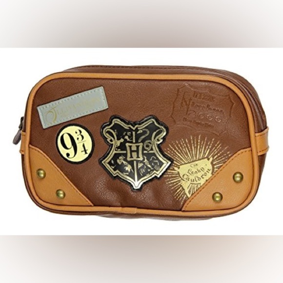 Official Harry Potter Hogwarts Cosmetic Case - Picture 1 of 8